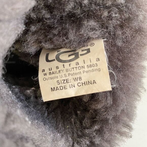 Ugg Australia Bailey Button II Sheepskin Boots Size 8 - Picture 7 of 9